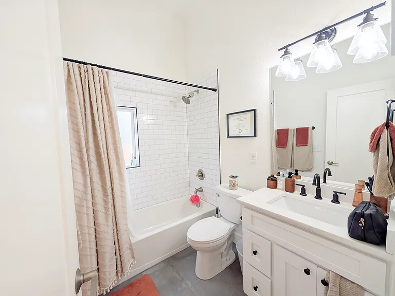 1039 Stuart St — Photo 13