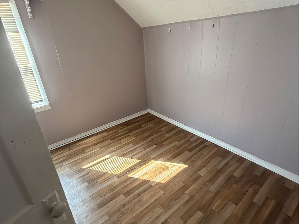 2nd image of 124 Le Roy St