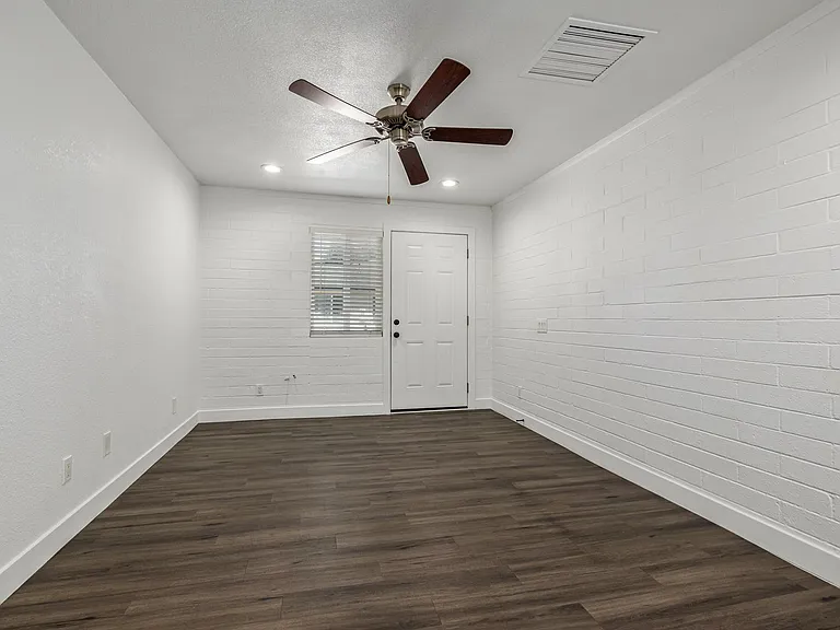 2539 W Pierson St — Photo 12