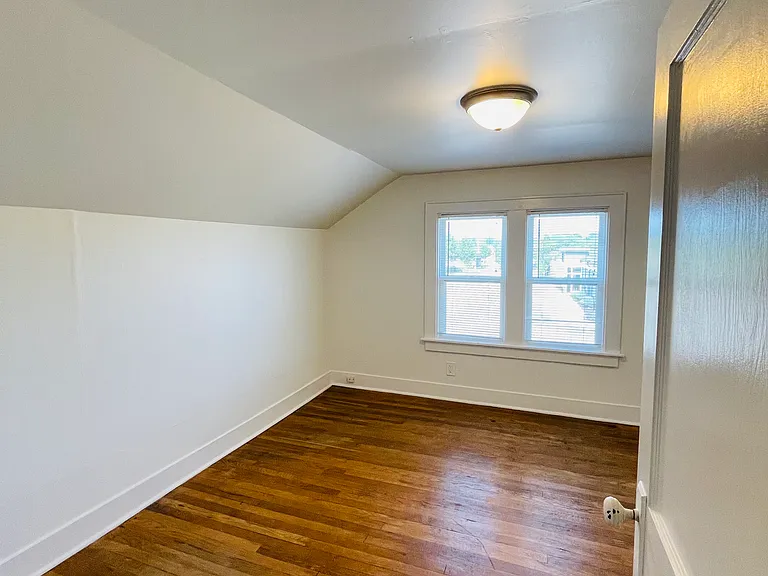 1323 Leonard St NE — Photo 43