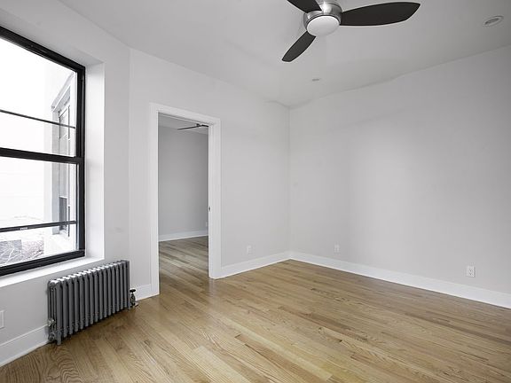 3rd image of 4016 Crescent St APT 44