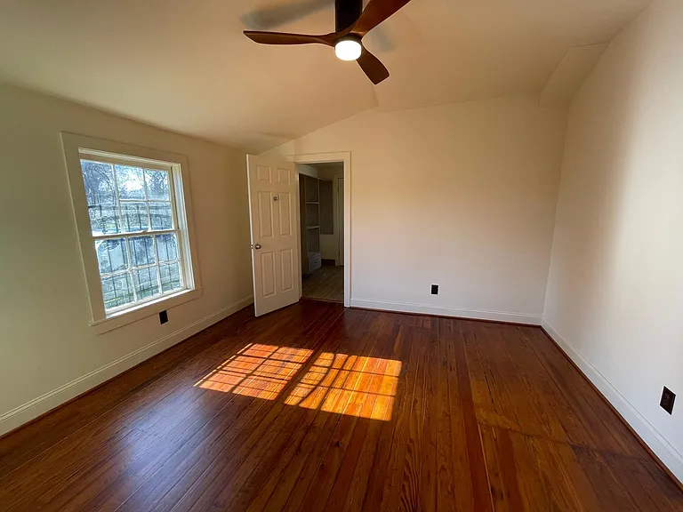 2109 Holmes St — Photo 8