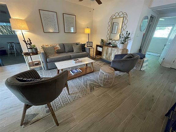 5th image of 1704 S Lois Ave #1704