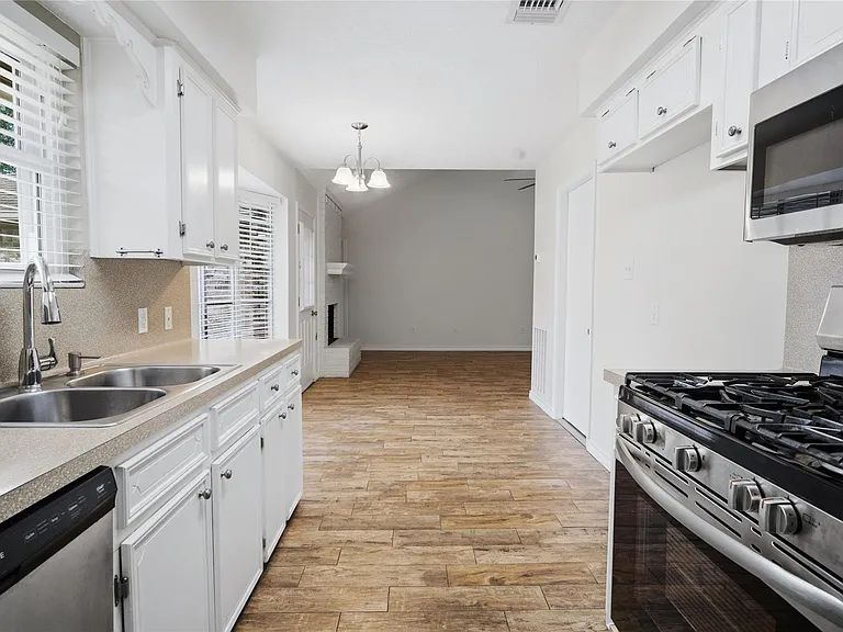 182 Greenleaf Ln — Photo 6