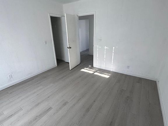 4th image of 1050 Acacia Ave #1050