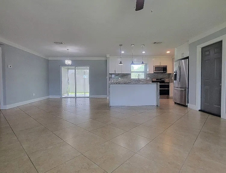 203 Redcliff Ave — Photo 3