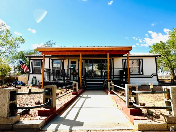 82 N Powell Dr #77, Lake Powell, UT 84533