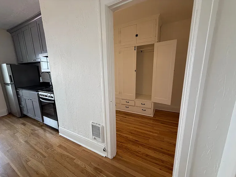 Greenway Apartments — Photo 11