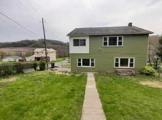 121 McKenna Ln, Irwin, PA 15642