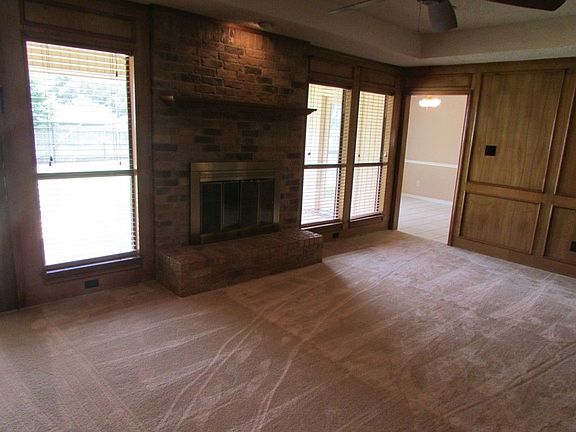 5th image of 698 Wisteria Dr