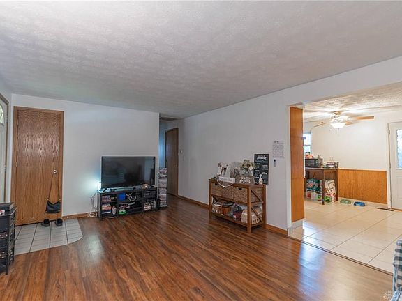 4th image of 330 Capri Pl