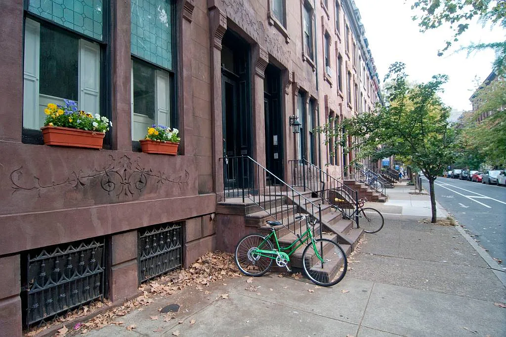 3 bed, 1200 sqft, $2,145 — Photo 2