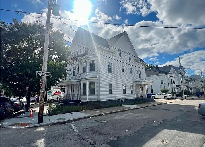 686 Broadway #2R