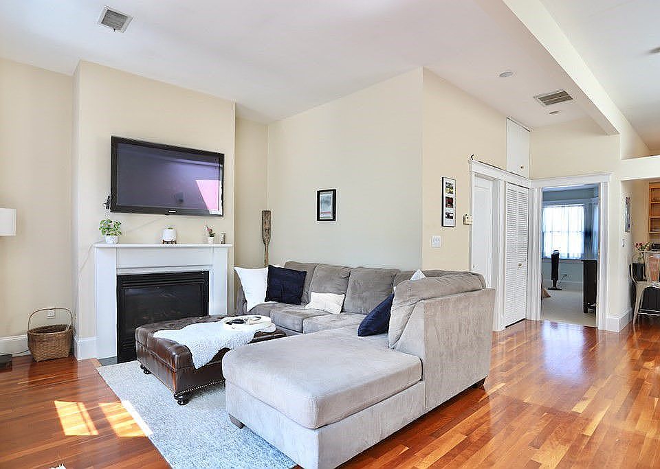 1st image of 62 Gates St #3
