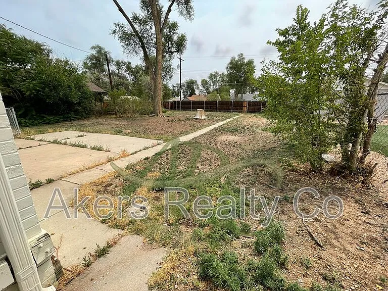 2210 Court St — Photo 12