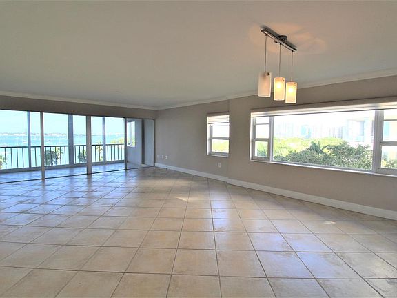 2nd image of 555 S Gulfstream Ave Unit 701