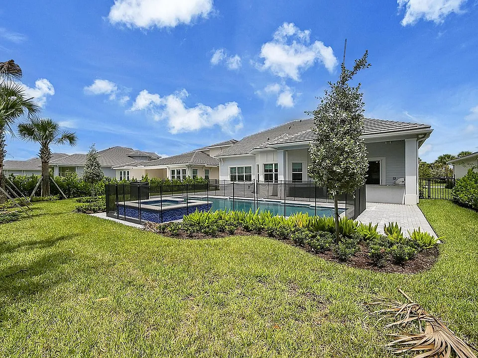 9308 Crestview Cir