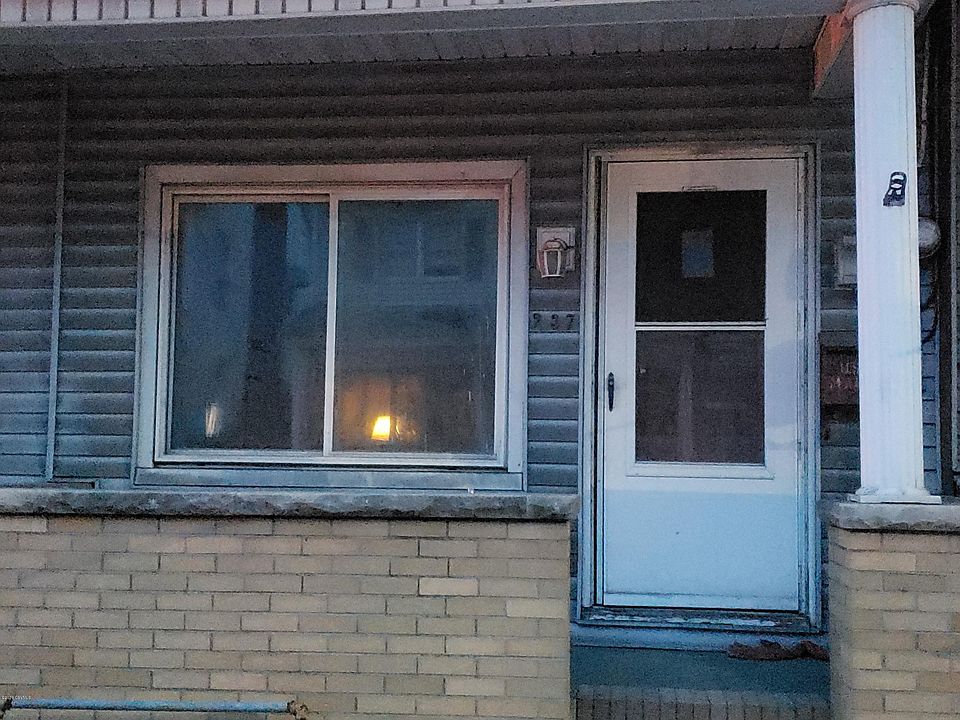 2nd image of 237 W Walnut St