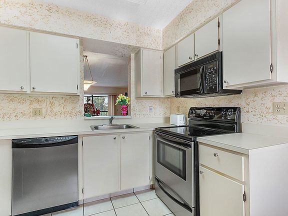 5th image of 7321 Amberly Ln APT 204