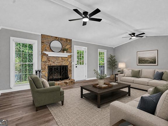 4th image of 400 Woodland Dr