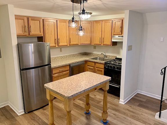 5th image of 1332 Lombard St APT 1F