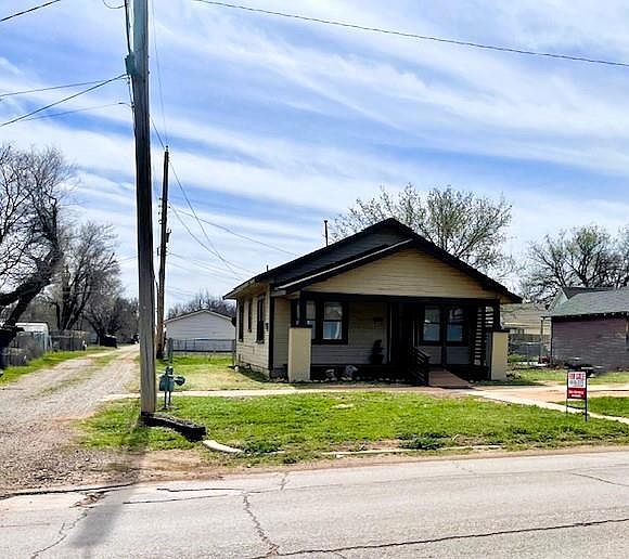 2nd image of 720 W Iris Ave