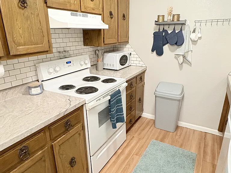 507 W Westview St #16 — Photo 17
