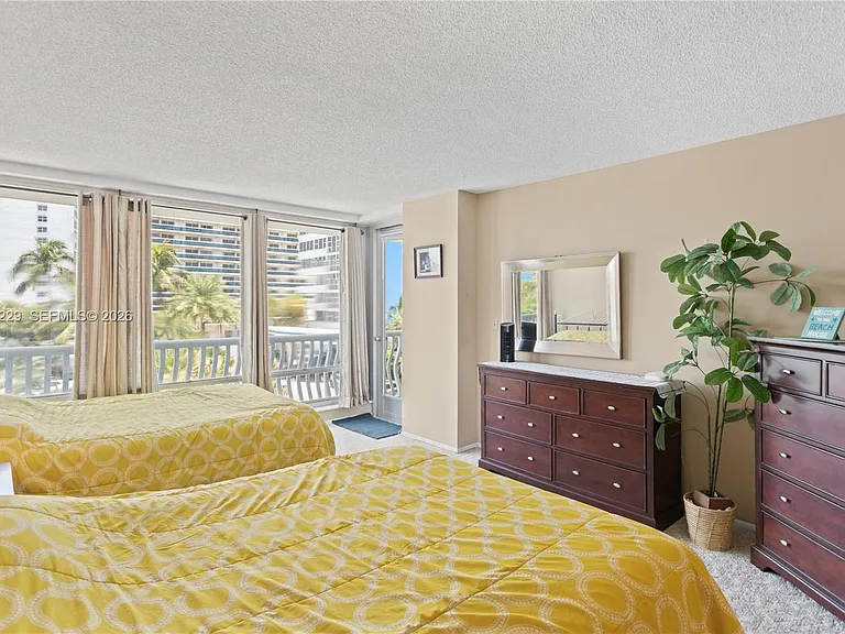 4020 Galt Ocean Dr #203 — Photo 32