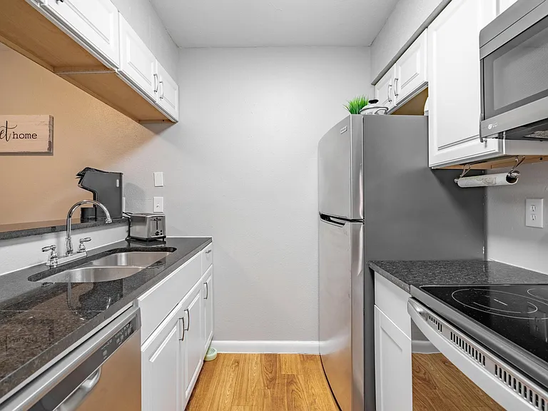 2207 Leon St #101 — Photo 8