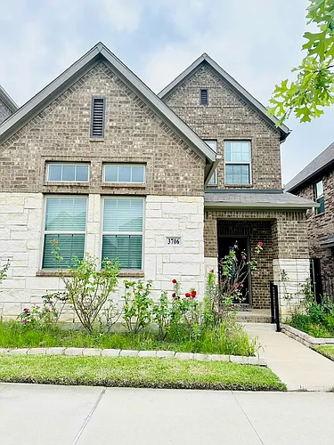 3706 Glenn Mews Photo 1