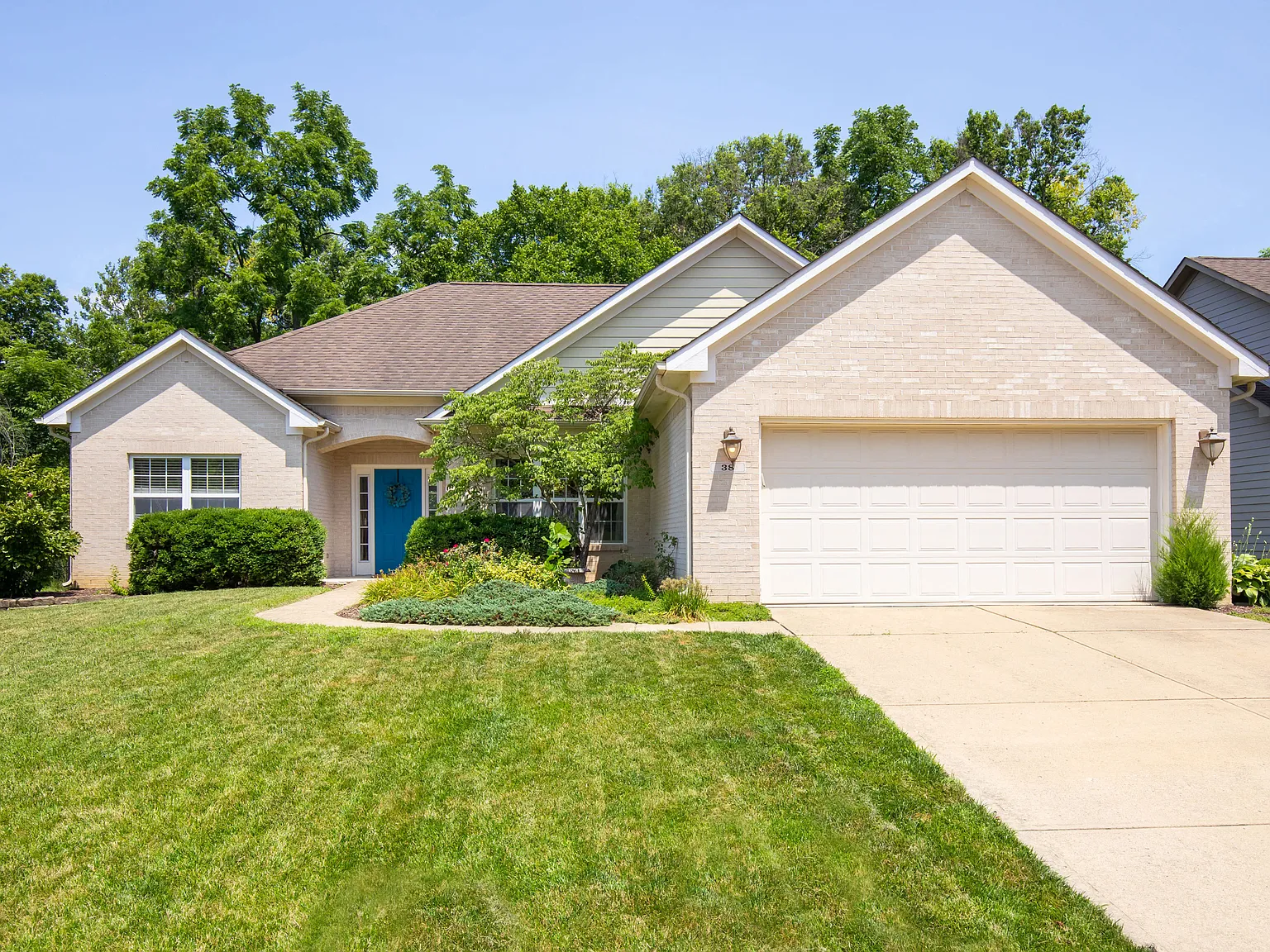 3 bed, 1728 sqft, $2,399 — Photo 2