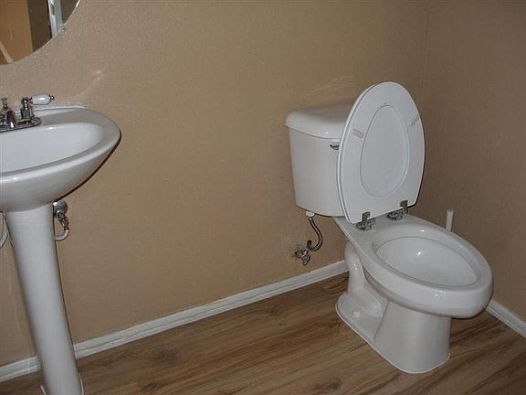 4th image of 14583 Karen Dr