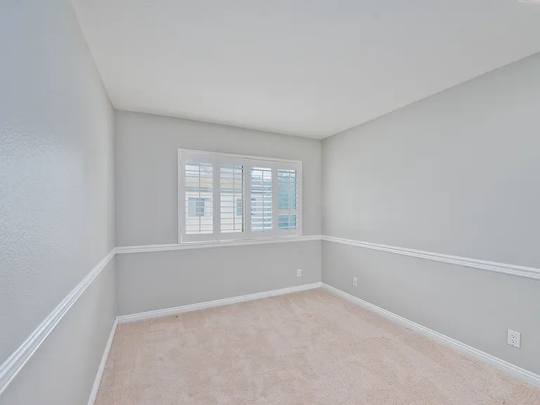 21730 Marylee St — Photo 23