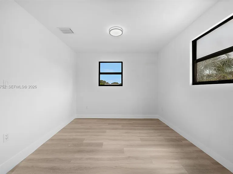 4746 NW 10th Ave — Photo 31