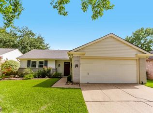 3906 Stovepipe Ln, Sugar Land, TX 77479