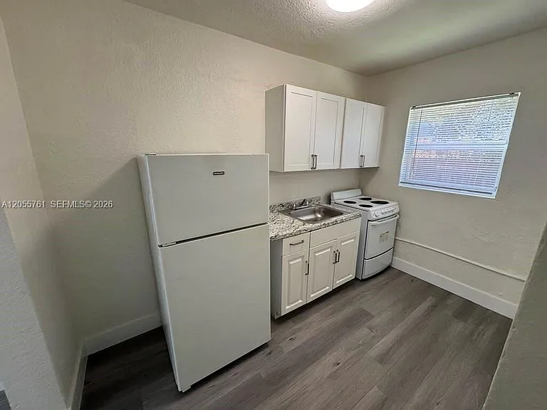 3669 Thomas Ave #6 — Photo 2