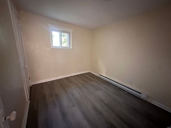 5th image of 512 Linden Ave APT 2