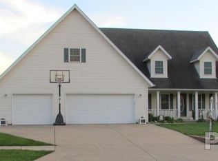 337 N Phil Gould Dr, Hanna City, IL