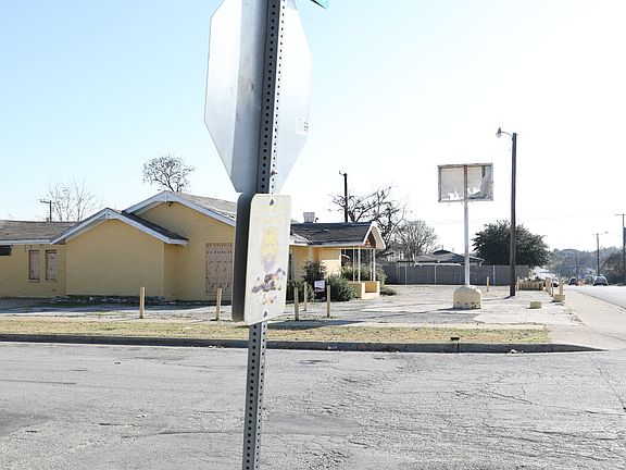 5th image of 3601 Horne St