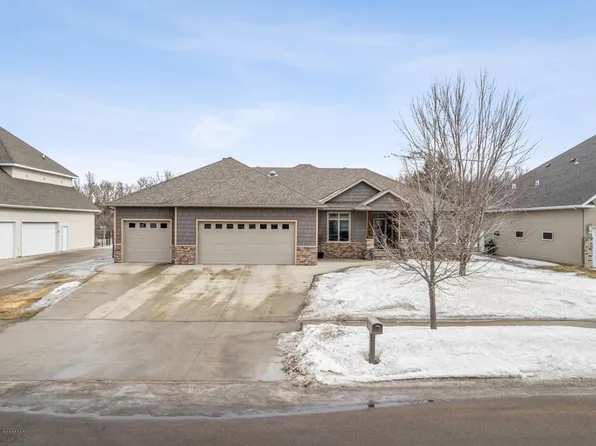 4327 Riverwood Dr N, Fargo, ND 58102