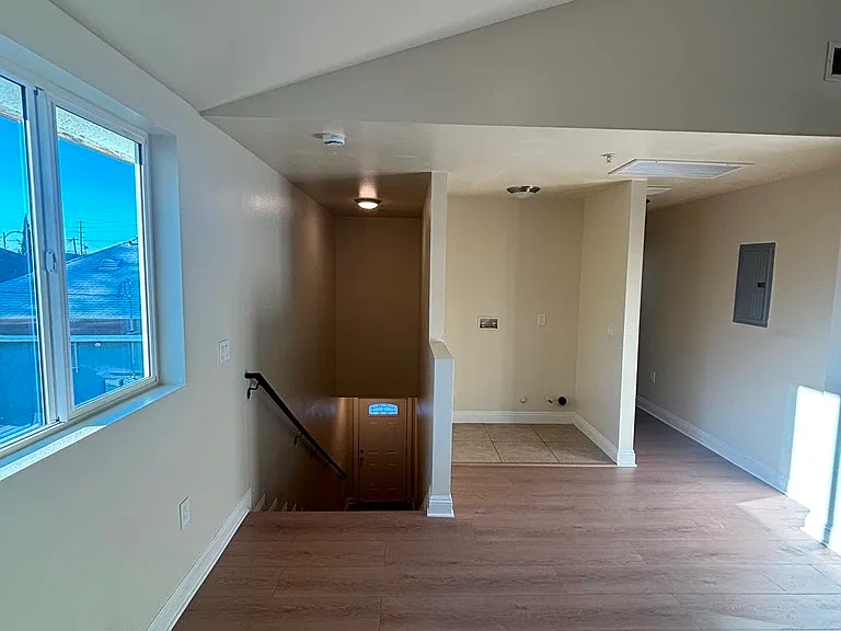 700 W 45th St — Photo 2