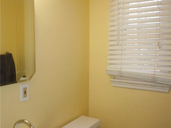 5th image of 1662 Crest Rd