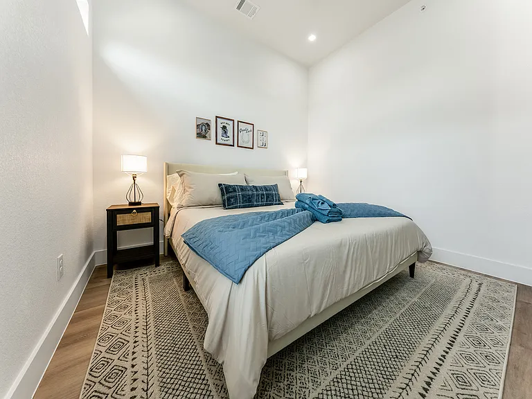 1004 Travis Ave #112 — Photo 11