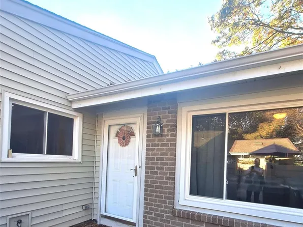 211 Springmeadow Drive #D, Holbrook, NY 11741