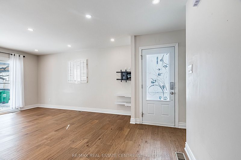 Brampton House for rent - 3 Bedrooms — photo 7