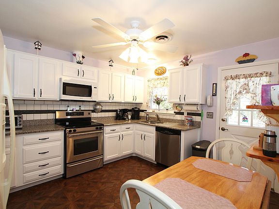 3rd image of 519 Lilac Court #B