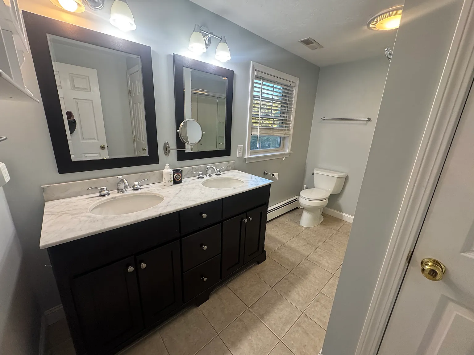 3 bed, 2196 sqft, $3,700 — Photo 4