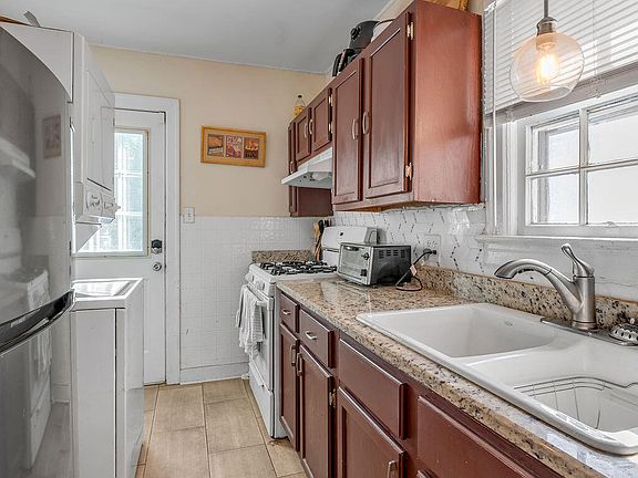 4th image of 151 Wittland Ln