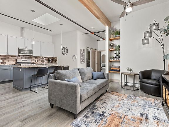 3rd image of 331 1/2 Main St #202