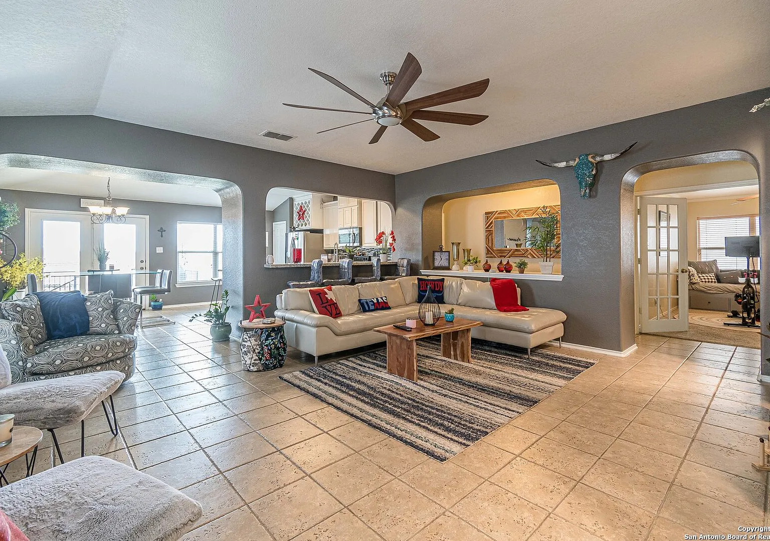 4 bed, 1923 sqft, $2,500 — Photo 3